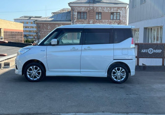 Подержанный автомобиль Suzuki Solio 2017 года (8 фото)