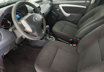 Подержанный автомобиль Nissan Terrano 2016 года (14 фото)