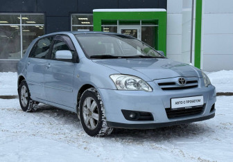 Подержанный автомобиль Toyota Corolla Hatchback 2006 года (3 фото)