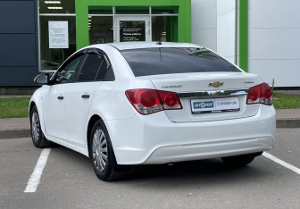 Подержанный автомобиль Chevrolet Cruze Sedan 2012 года (7 фото)