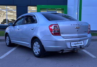 Подержанный автомобиль Chevrolet Cobalt Sedan 2013 года (7 фото)
