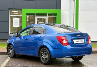 Подержанный автомобиль Chevrolet Aveo Sedan 2013 года (6 фото)