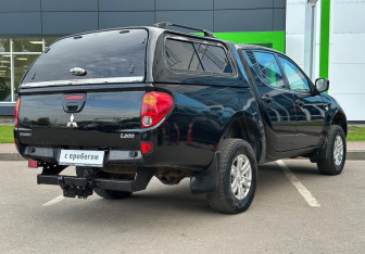 Подержанный автомобиль Mitsubishi L200 2015 года (5 фото)
