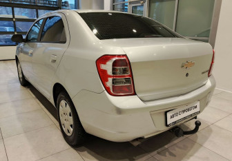 Подержанный автомобиль Chevrolet Cobalt Sedan 2013 года (7 фото)