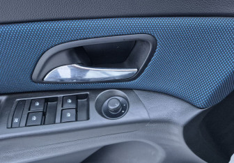 Подержанный автомобиль Chevrolet Cruze Wagon 2014 года (14 фото)