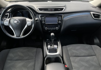 Подержанный автомобиль Nissan X-Trail 2015 года (10 фото)