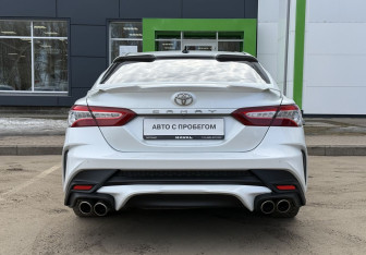 Подержанный автомобиль Toyota Camry Sedan 2018 года (6 фото)