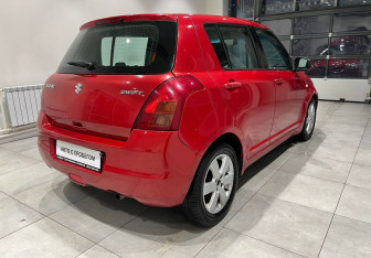 Подержанный автомобиль Suzuki Swift Hatchback 2007 года (6 фото)