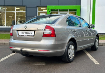 Подержанный автомобиль Skoda Octavia Liftback 2013 года (4 фото)