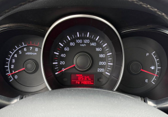 Подержанный автомобиль Kia Rio Sedan 2015 года (13 фото)