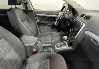 Подержанный автомобиль Skoda Octavia Liftback 2011 года (10 фото)