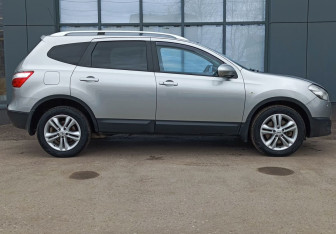 Подержанный автомобиль Nissan Qashqai+2 2011 года (4 фото)