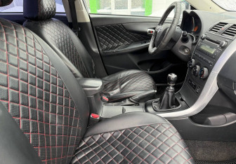 Подержанный автомобиль Toyota Corolla Sedan 2011 года (10 фото)