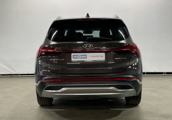 Подержанный автомобиль Hyundai Santa Fe 2021 года (6 фото)