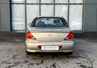 Подержанный автомобиль Kia Spectra Sedan 2007 года (7 фото)