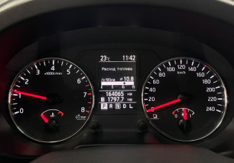 Подержанный автомобиль Nissan X-Trail 2012 года (11 фото)