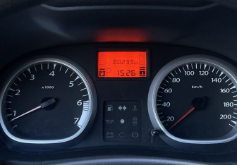 Подержанный автомобиль Renault Duster 2014 года (13 фото)