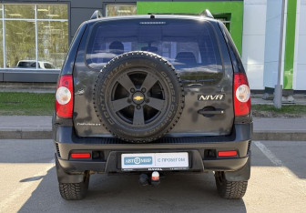 Подержанный автомобиль Chevrolet Niva 2012 года (6 фото)