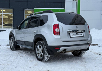 Подержанный автомобиль Renault Duster 2013 года (7 фото)