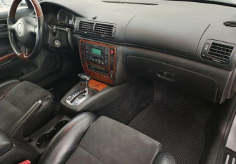 Подержанный автомобиль Volkswagen Passat Sedan 2002 года (12 фото)