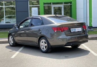 Подержанный автомобиль Kia Cerato Sedan 2010 года (7 фото)