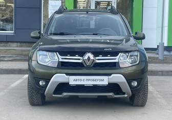 Подержанный автомобиль Renault Duster 2015 года (2 фото)
