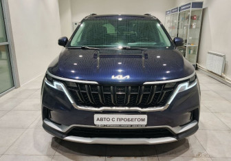Подержанный автомобиль Kia Carnival 2021 года (2 фото)