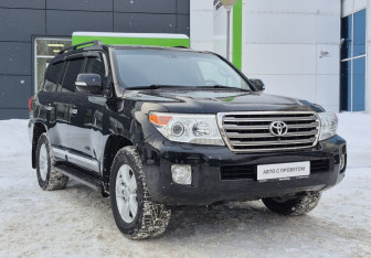 Подержанный автомобиль Toyota Land Cruiser Suv 2012 года (3 фото)