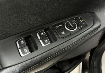 Подержанный автомобиль Kia Sorento 2018 года (14 фото)