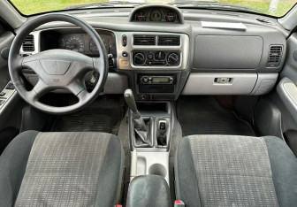 Подержанный автомобиль Mitsubishi Pajero Sport 2006 года (9 фото)