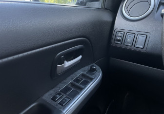 Подержанный автомобиль Suzuki Grand Vitara 2010 года (16 фото)
