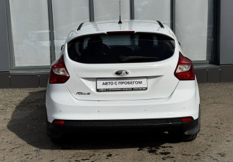 Подержанный автомобиль Ford Focus Hatchback 2014 года (7 фото)