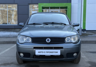 Подержанный автомобиль Fiat Albea 2010 года (2 фото)