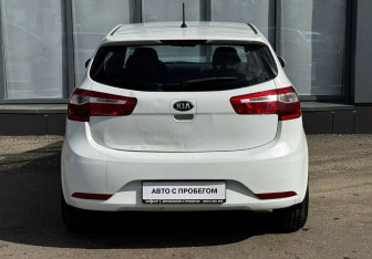 Подержанный автомобиль Kia Rio Hatchback 2013 года (7 фото)