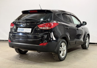Подержанный автомобиль Hyundai ix35 2013 года (5 фото)