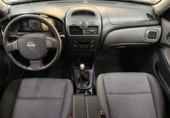 Подержанный автомобиль Nissan Almera Classic 2007 года (10 фото)