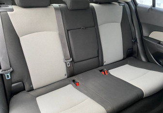 Подержанный автомобиль Chevrolet Cruze Sedan 2011 года (11 фото)