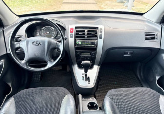 Подержанный автомобиль Hyundai Tucson 2007 года (10 фото)