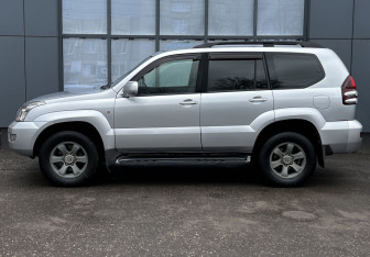 Подержанный автомобиль Toyota Land Cruiser Prado 2007 года (5 фото)