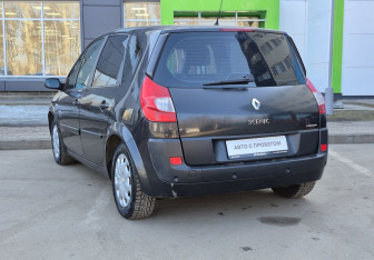 Подержанный автомобиль Renault Scenic 2008 года (7 фото)