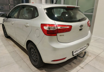 Подержанный автомобиль Kia Rio Hatchback 2012 года (6 фото)