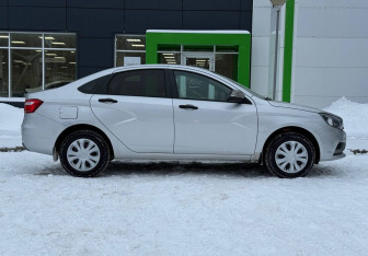 Подержанный автомобиль LADA (ВАЗ) Vesta Sedan 2016 года (4 фото)