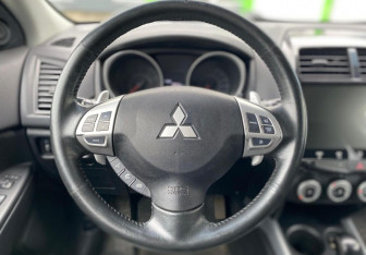Подержанный автомобиль Mitsubishi ASX 2012 года (12 фото)