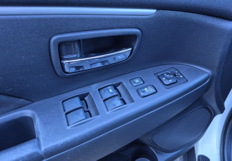 Подержанный автомобиль Mitsubishi ASX 2012 года (13 фото)