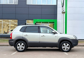 Подержанный автомобиль Hyundai Tucson 2007 года (4 фото)