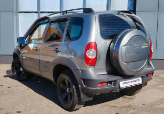 Подержанный автомобиль Chevrolet Niva 2013 года (8 фото)