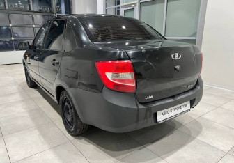 Подержанный автомобиль LADA (ВАЗ) Granta Sedan 2013 года (7 фото)
