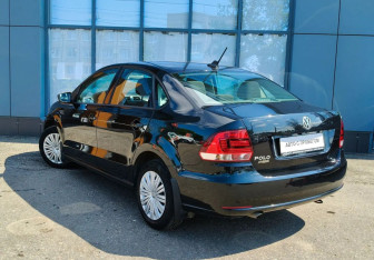 Подержанный автомобиль Volkswagen Polo Sedan 2018 года (8 фото)