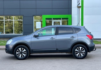 Подержанный автомобиль Nissan Qashqai 2009 года (8 фото)