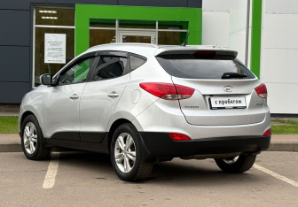 Подержанный автомобиль Hyundai ix35 2011 года (7 фото)